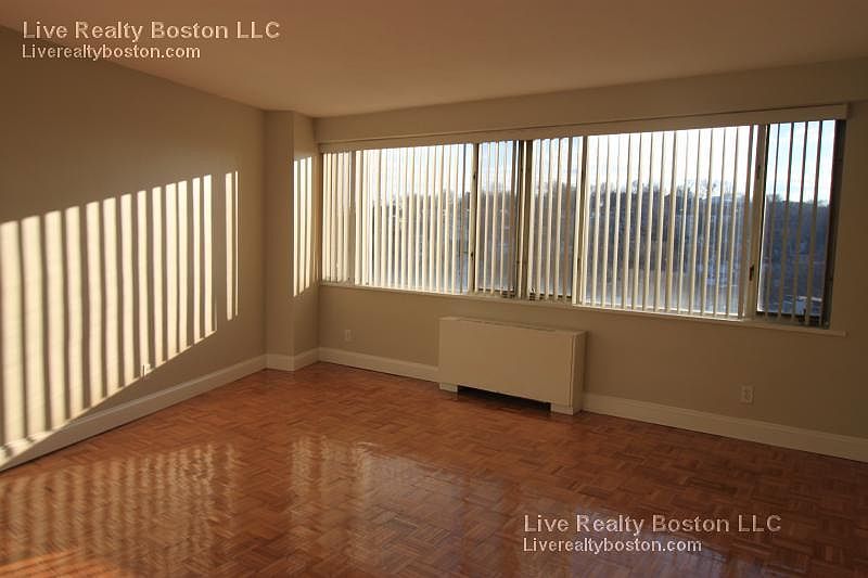 2nd image of 1542 Beacon St