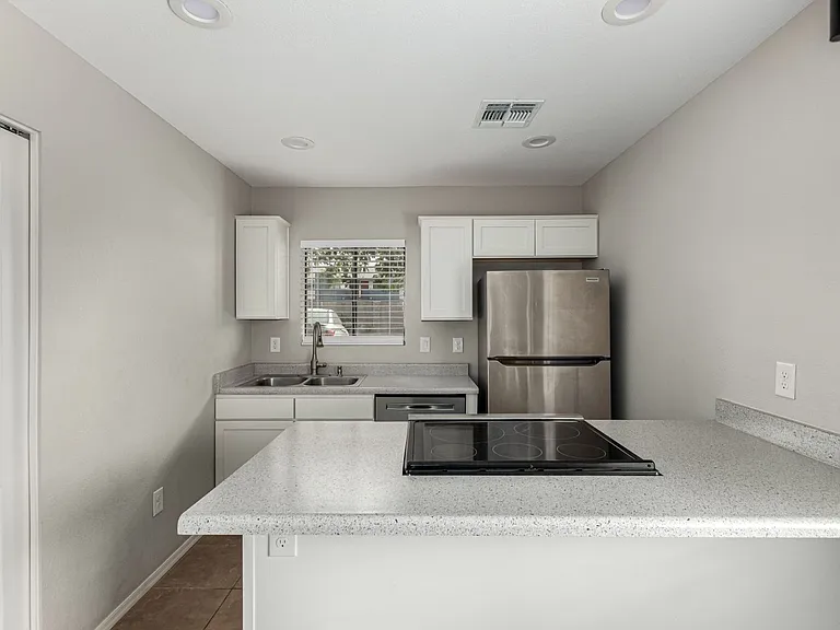 286 W Palomino Dr #101 — Photo 6