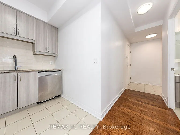 9191 Yonge St #201 — Photo 7