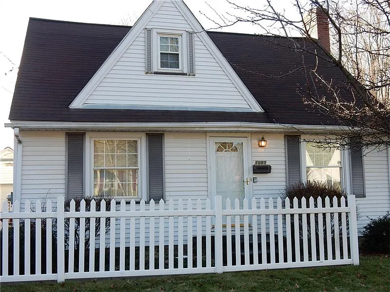1089 Bon Air Dr photo 1