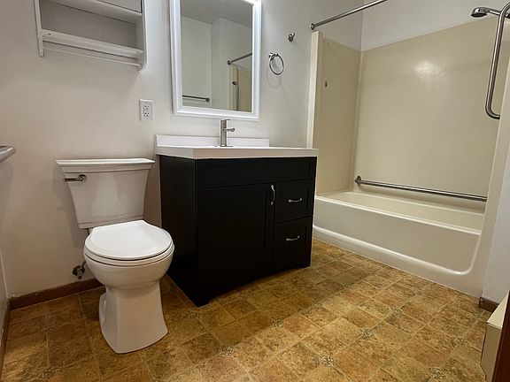 5th image of 303 Birch St #11