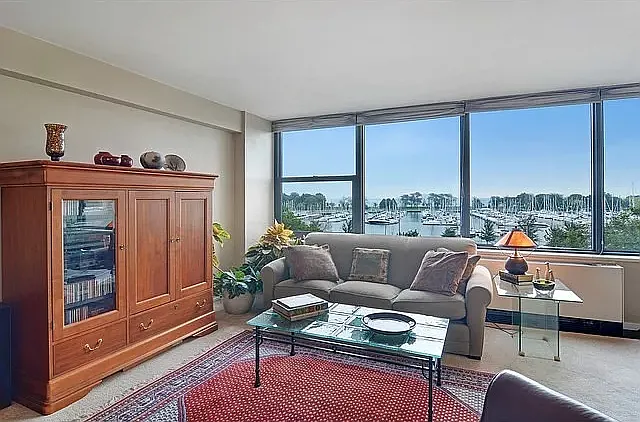 3430 N Lakeshore Dr #5L — Photo 16