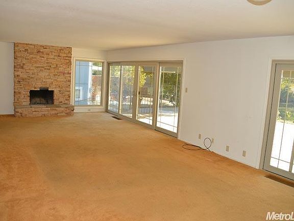 5th image of 2944 Canal Dr