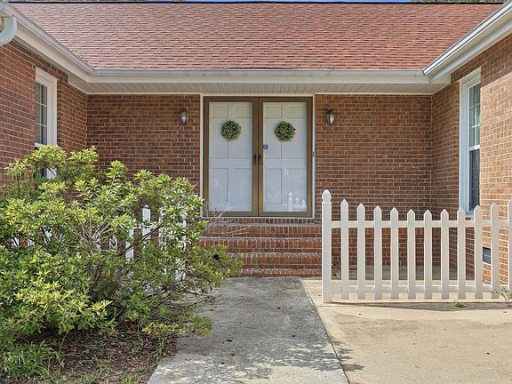 4th image of 228 Jessamine Ave.