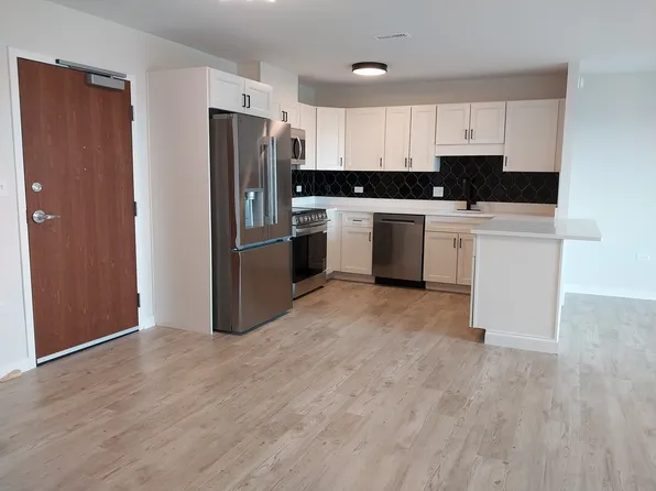 200 Park Ave APT 631, Calumet City, IL 60409