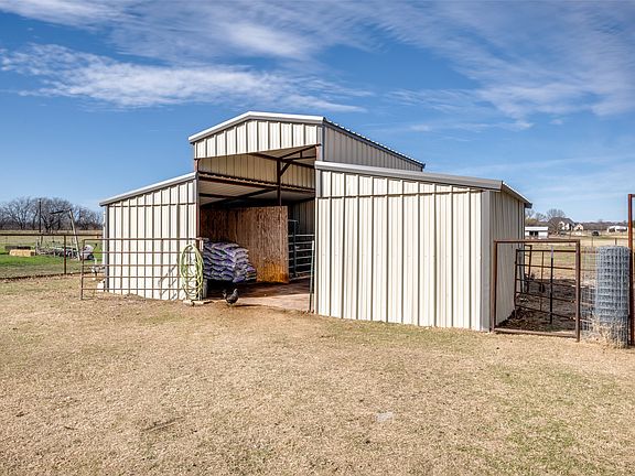 3rd image of 6221 Deer Run Rd