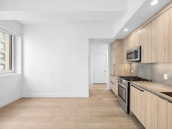 24-16 Queens Plaza South 3G image 1 of 14