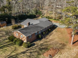 7001 Linda Lake Dr, Charlotte, NC 28215