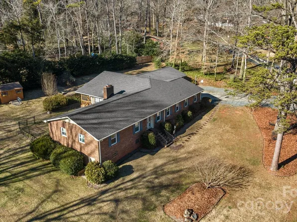 7001 Linda Lake Dr, Charlotte, NC 28215