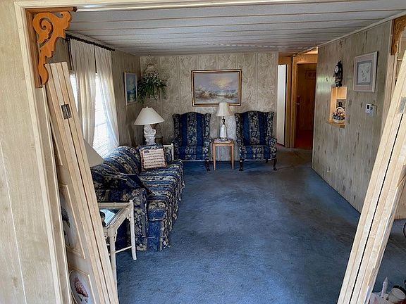 5th image of 244 Debra Ln