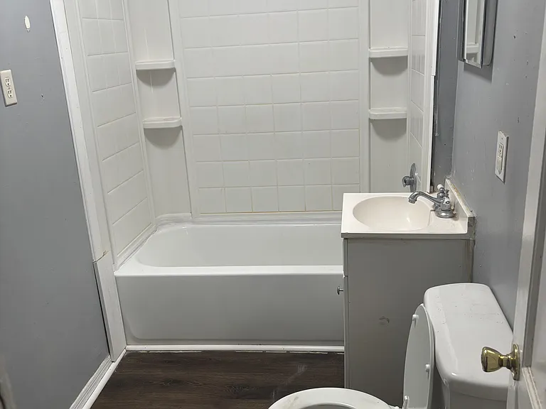118 W Bates St — Photo 2