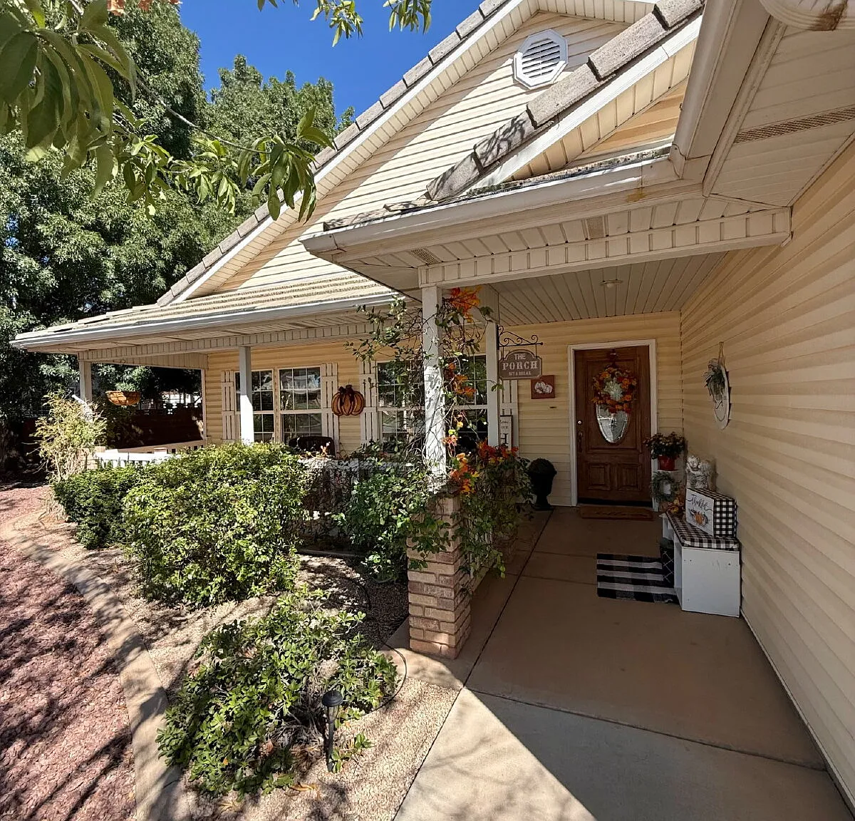 3 bed, 2.0 bath, 1982 sqft, $2,500 — Photo 1