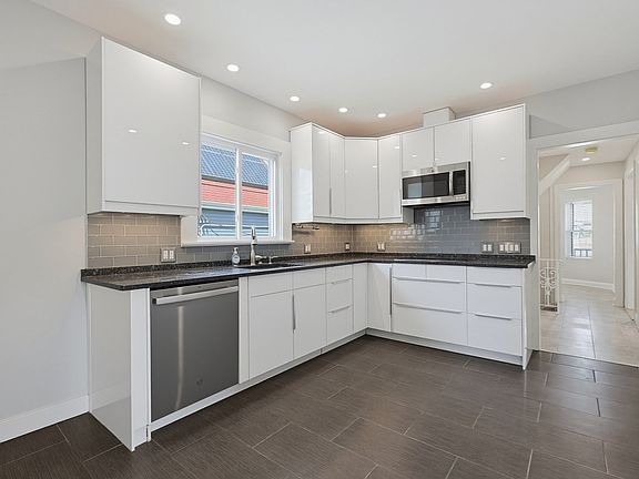 3rd image of 4-6 Edith St #2