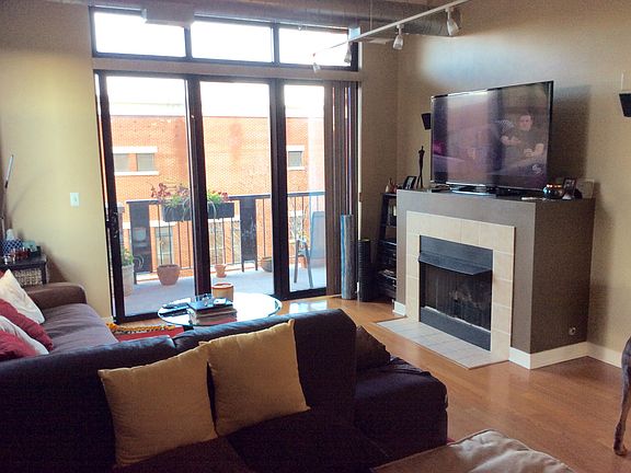 2nd image of 833 W 15th Pl Unit 301