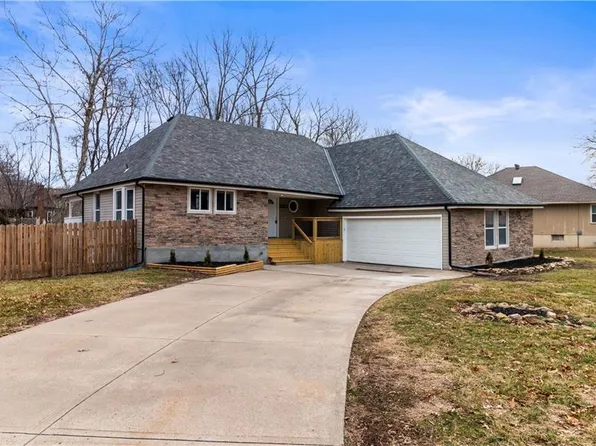 2813 Trenchard Dr, Independence, MO 64057