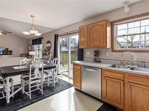 5th image of 2438 Eastgate Dr S