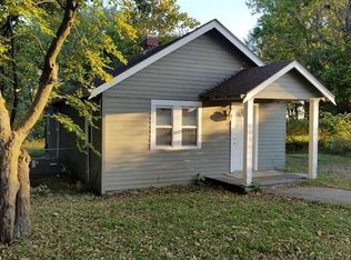 6 S 3rd St, Louisburg, KS 66053