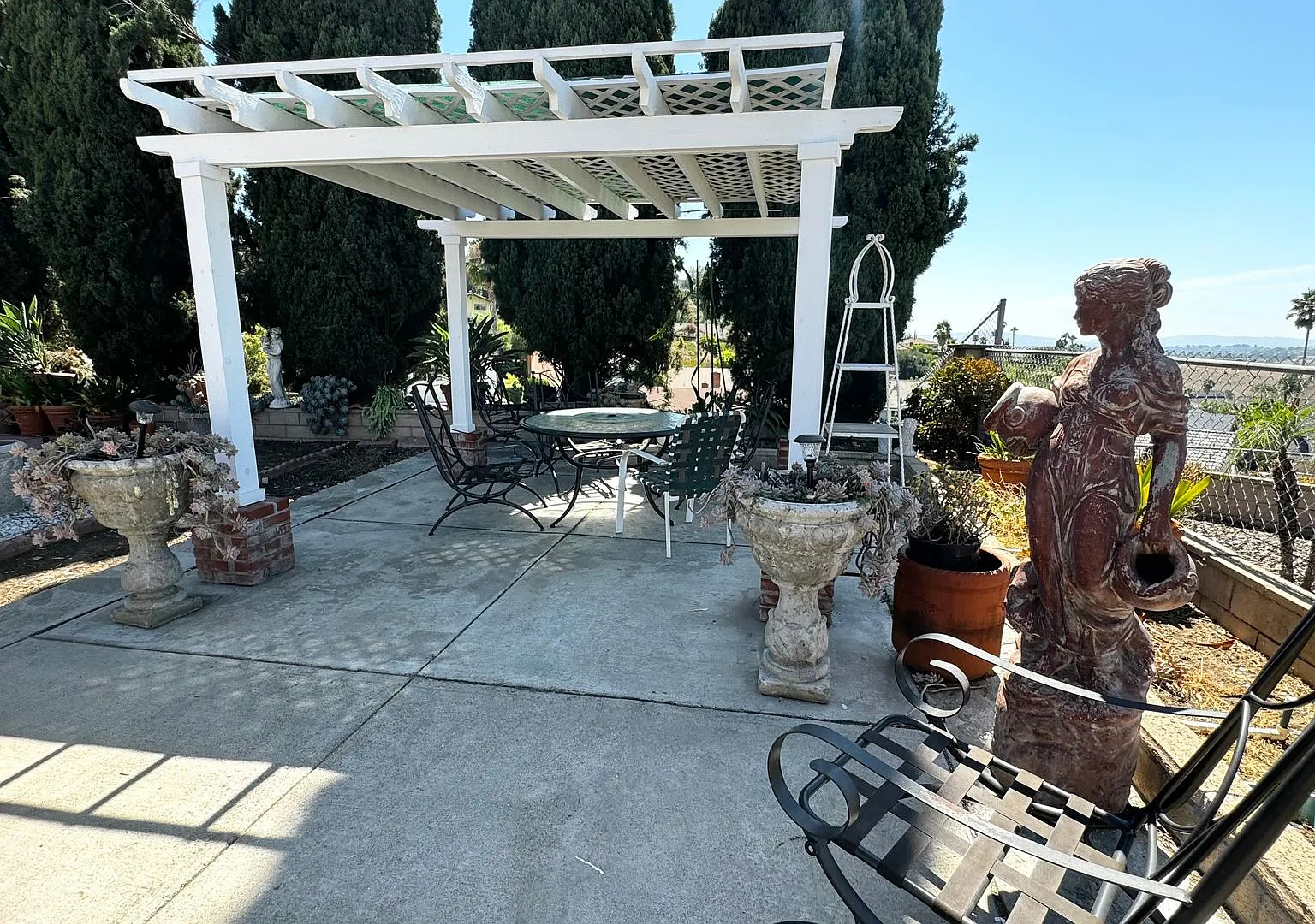 Spacious Home Overlooking Diamond Bar Hills — Photo 2