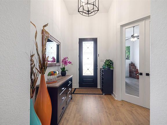 4th image of 916 Willie Ranch Way