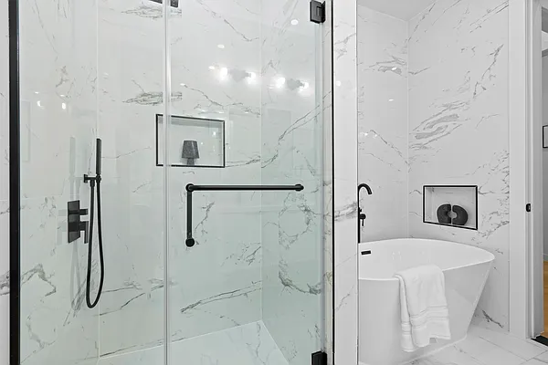 Bathroom, photo 2