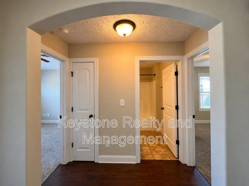 3 bed, 3.0 bath, 2130 sqft, $2,195 — Photo 3