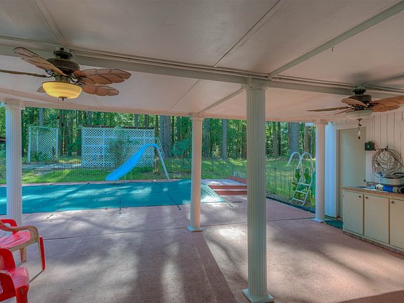 5th image of 447 Burrow Ln