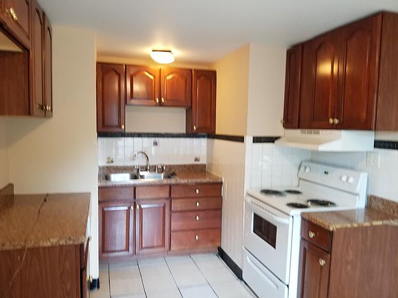 5th image of 13 Redwood Dr