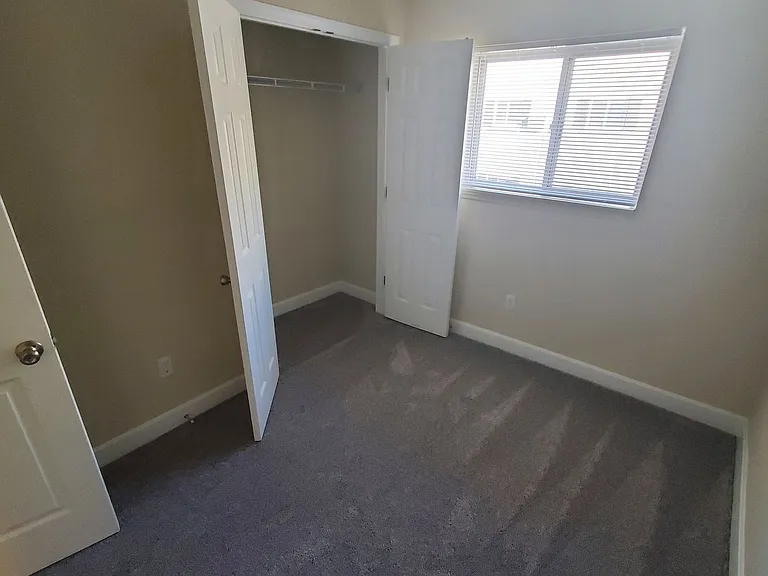Saratoga Apartments - STA — Photo 19