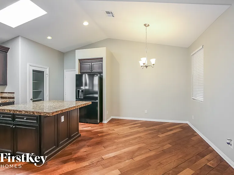 1044 Via Camelia St — Photo 5