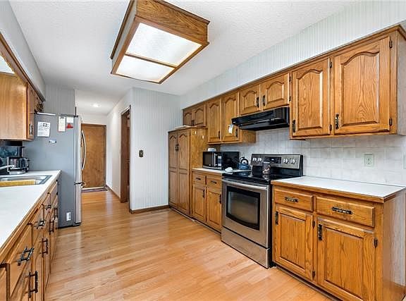 4th image of 1605 NW Stonecrest Ct