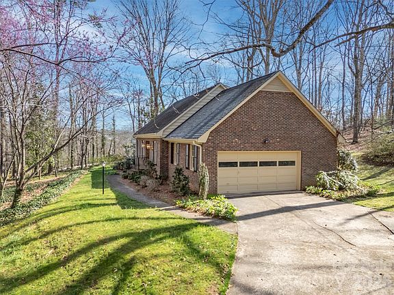 3rd image of 277 Forest Hills Cir