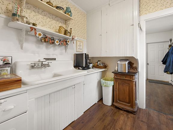 4th image of 651 S Main Street