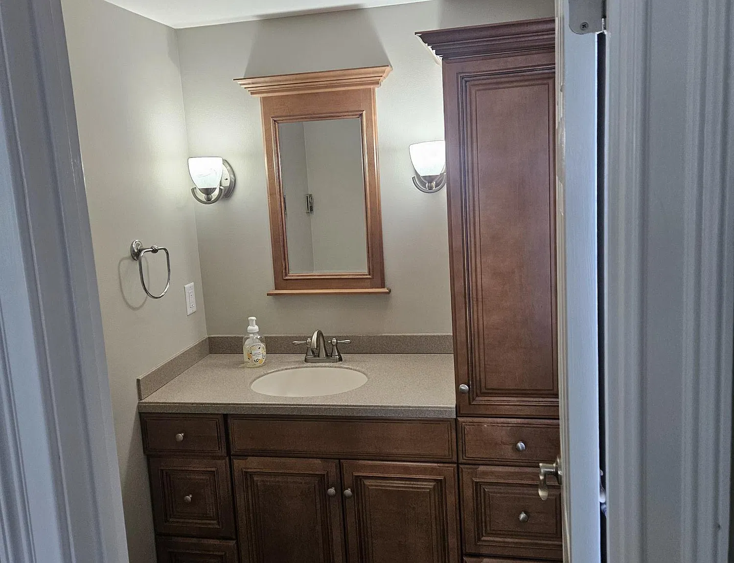 2 bed, 1.5 bath, 1200 sqft, $2,250 — Photo 2