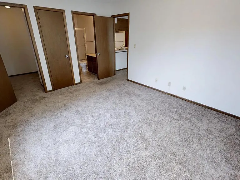 215 Raphael Ave — Photo 6