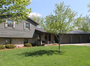 2049 Dollar Rd, De Pere, WI 54115