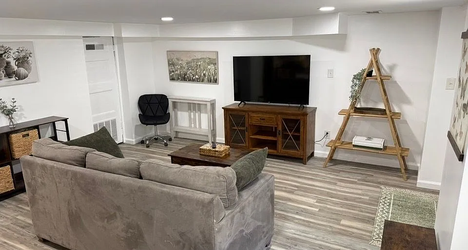 1 bed, 1.0 bath, 811 sqft, $3,500 — Photo 4