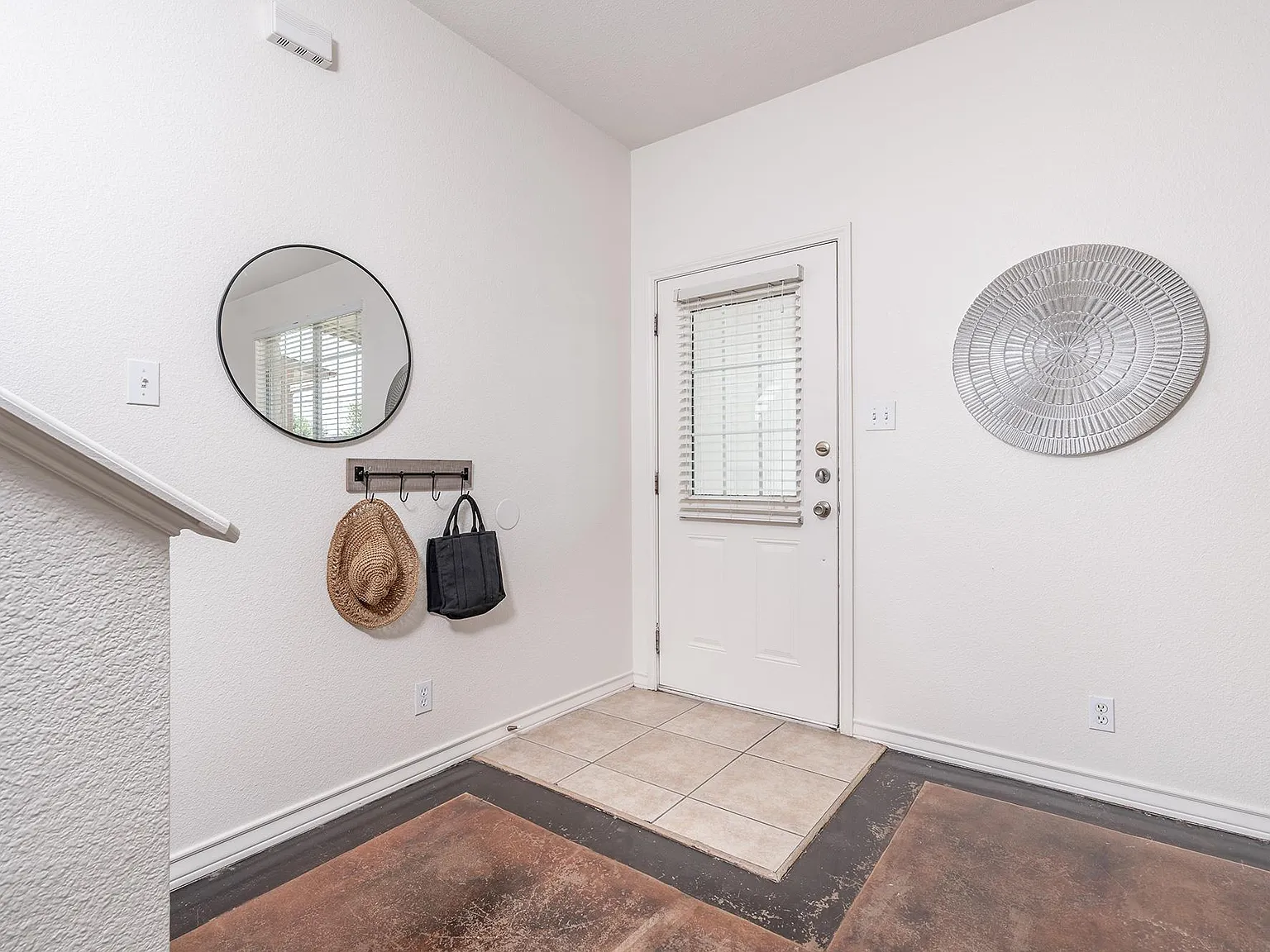 3 bed, 2.0 bath, 1730 sqft, $1,350 — Photo 4
