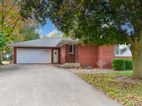 831 S Walnut St, Pontiac, IL 61764