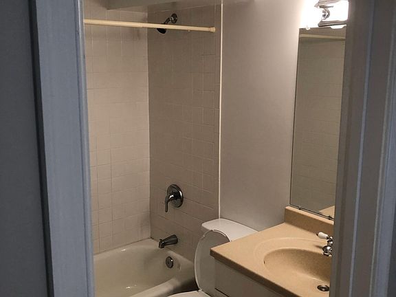 3rd image of 504 Greenhill Ct