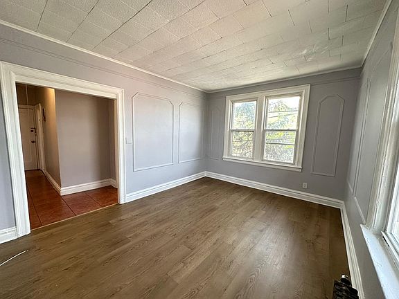 2nd image of 214 Mallory Ave #3E
