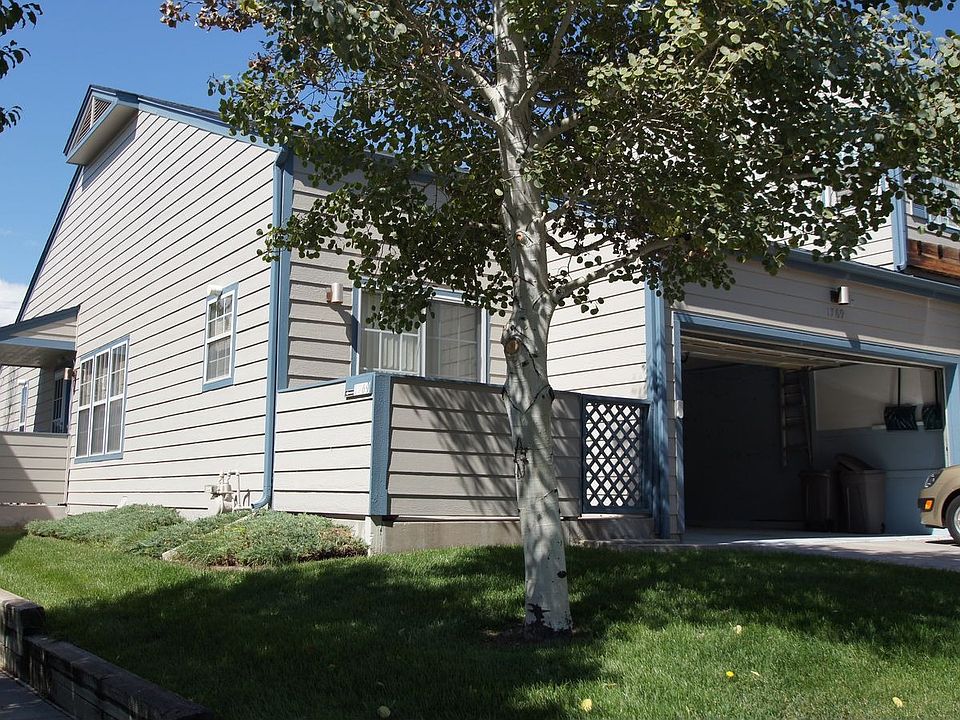 Townhouse facing South (Southern Exporsure)