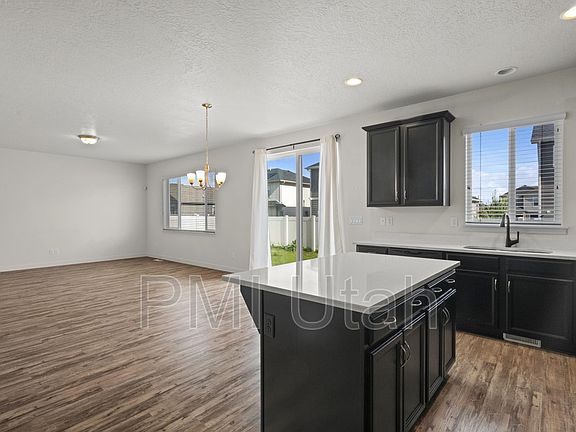 2nd image of 906 W Lotus Brook Dr