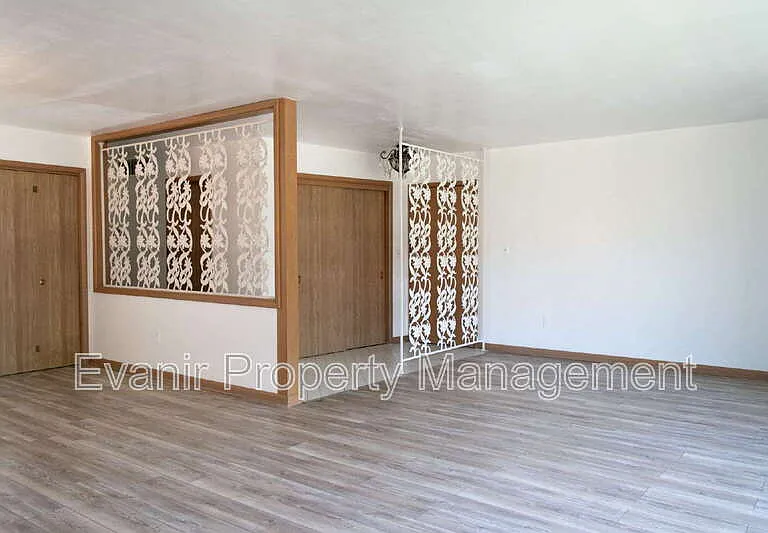 528 Heather Dr #1 — Photo 8
