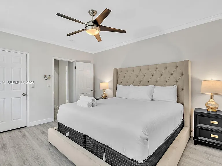 10004 E Bay Harbor Dr #8 — Photo 19