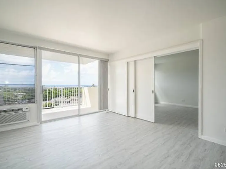 4970 Kilauea Ave #402 — Photo 7