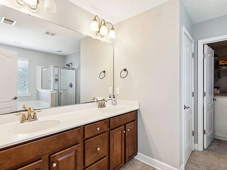 221 Berwick Dr — Photo 12