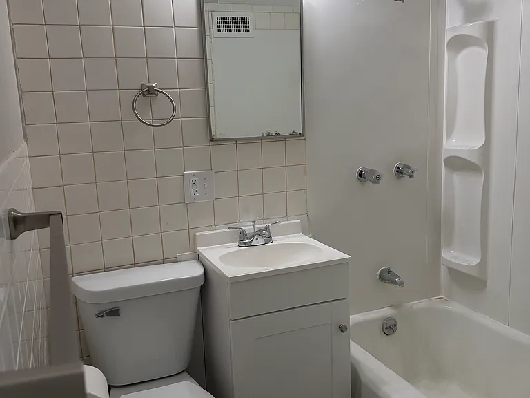 607 N 40th St #1 — Photo 10