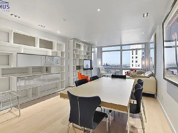 721 5th Avenue 35-E image 2 of 12