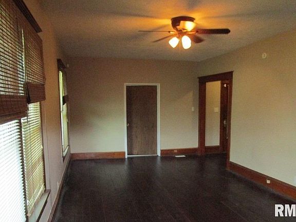 3rd image of 1128 Grand Ave