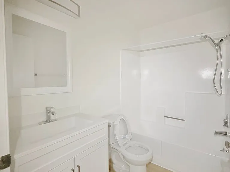 Classic and Modern 715 S Oxford Avenue Apartments! — Photo 8